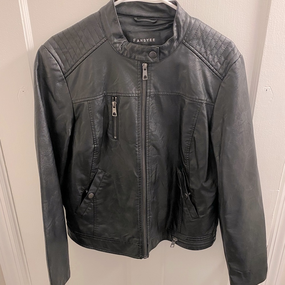 Fahsyee vegan leather cropped jacket
